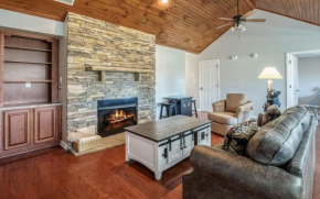 Sweet Pea Cottage Updated furnishings arcade game HOA Community Outdoor Pool Pigeon Forge